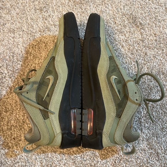 Nike Ishod Wair Green Sneakers Casual Athletic Design - Picture 6 of 7